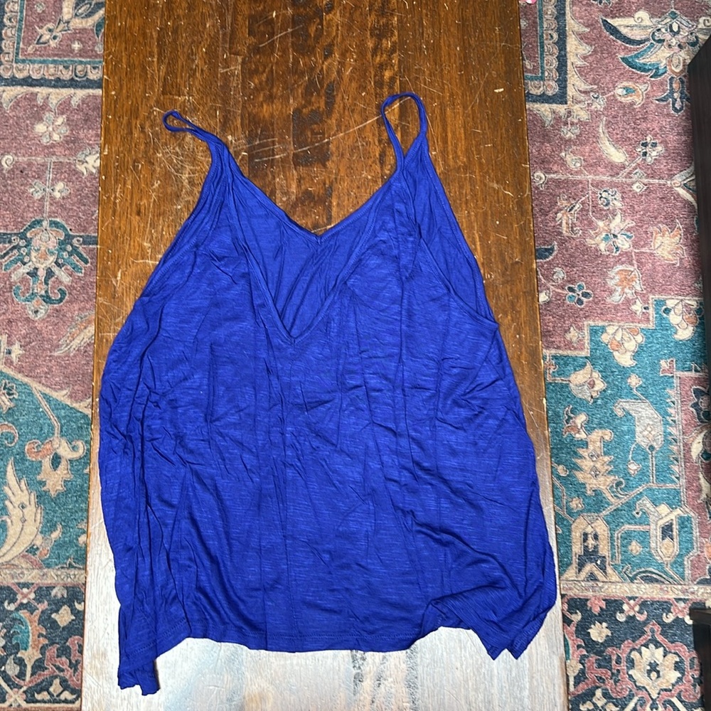 V neck spaghetti strap tank - Picture 2 of 3